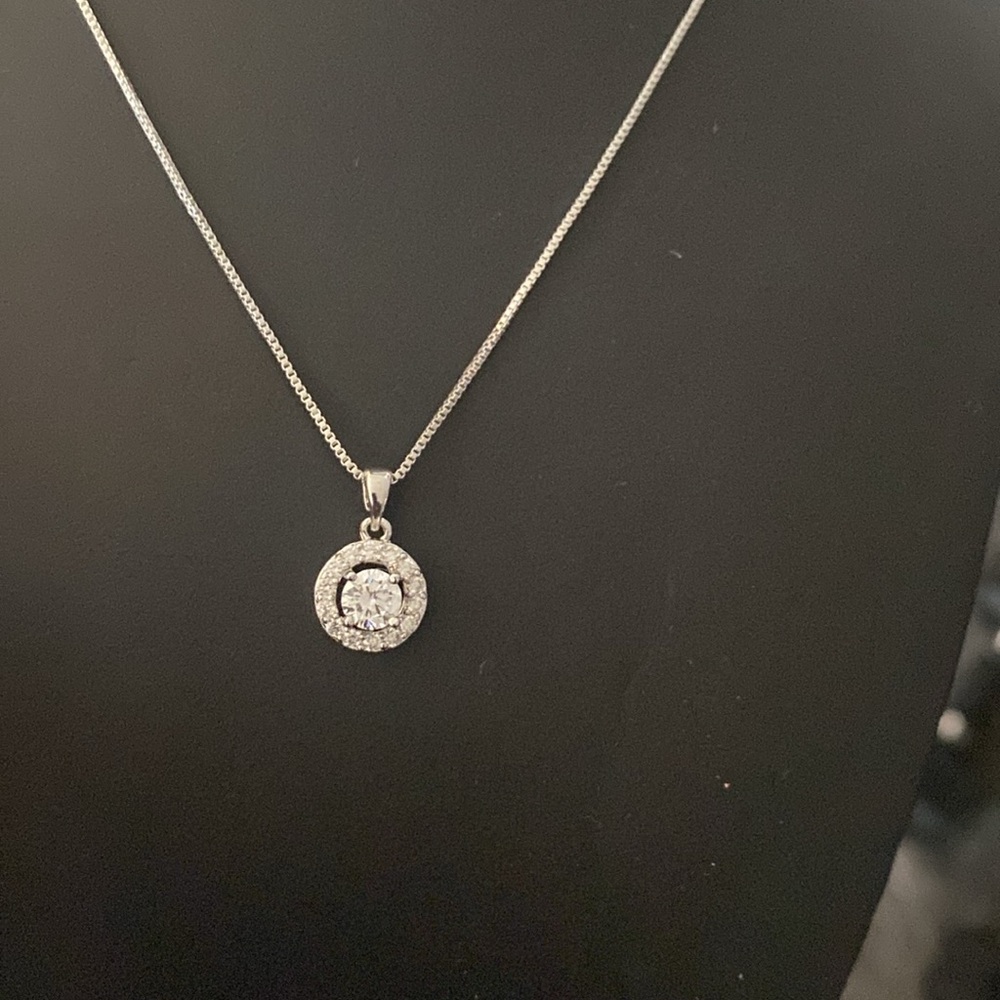 NEW Elegant Silver Cubic Zirconia Pendant Necklace